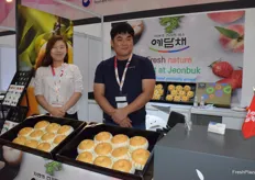 Mrs Kate Ro (left) and her colleague is presenting NH Trading. The company supplies fresh pears from South Korea.